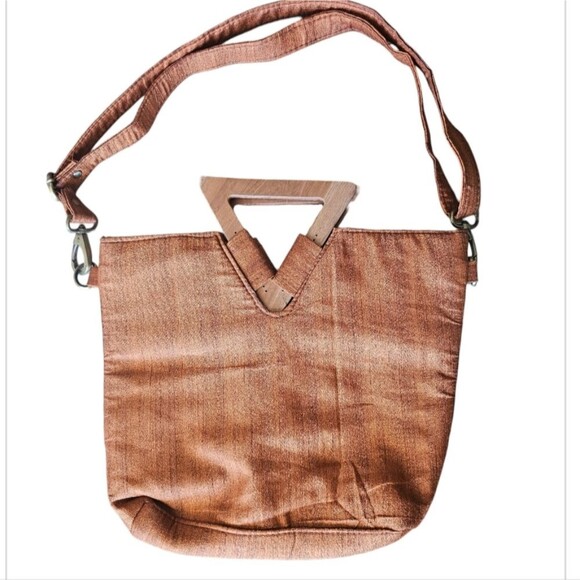 Stylish Modern Shoulder Bag With Wooden Handle NWOT Cloth Lightweight - Picture 1 of 15